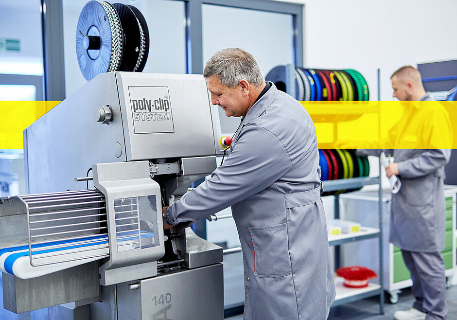 Poly-clip system in operation